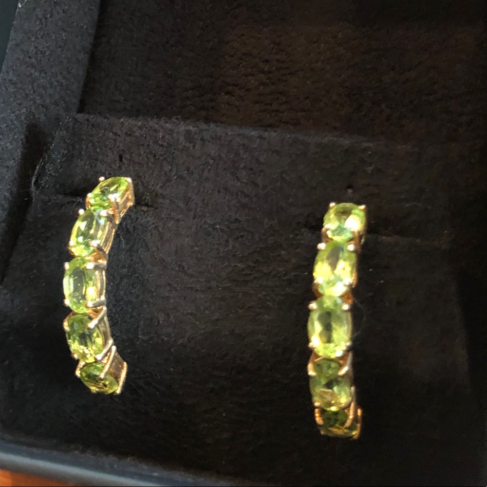Exquisite 14K gold 5 stone peridot earrings